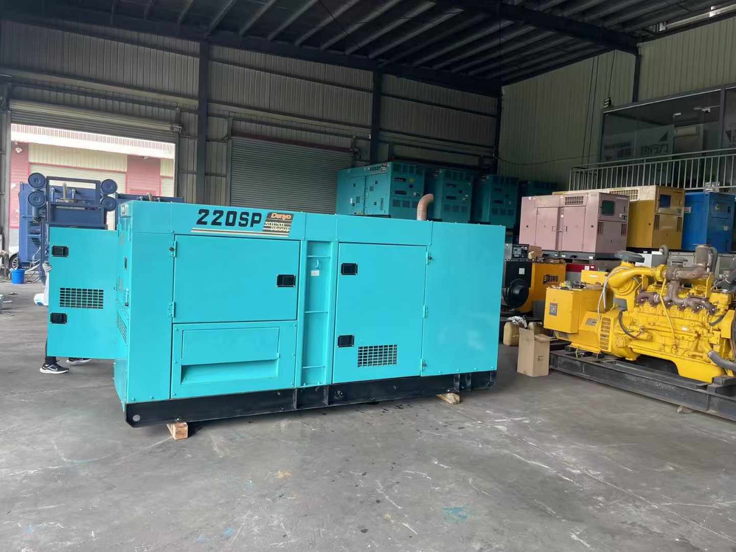 南郊柴油发电机组长期不间断运行时，如何监控其温度和压力？