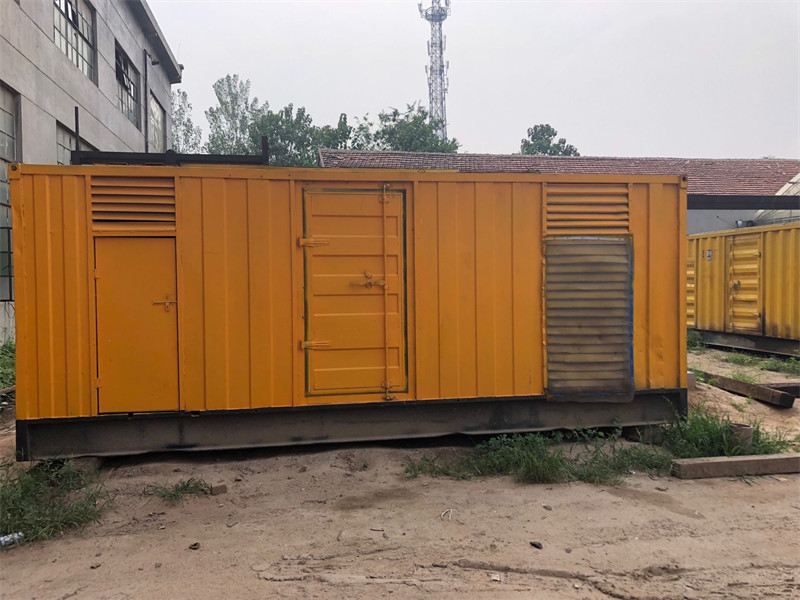 南郊发电机出租进行负载测试时，电瓶电量不足的具体判断标准是什么？