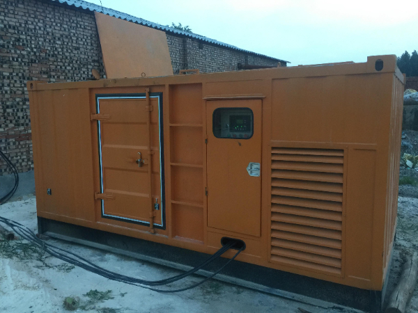 南郊发电机组长期使用中，电缆线的敷设路径有哪些要求？